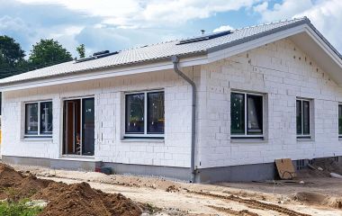 Сайдинг дома из пеноблока: особенности и преимущества