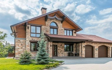 Продажа дома с гаражом и баней на участке 10 соток: планировка и особенности