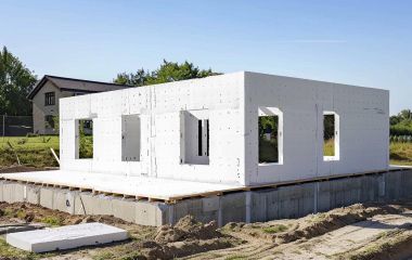 Устройство дома из газобетона: плюсы и минусы, технология строительства
